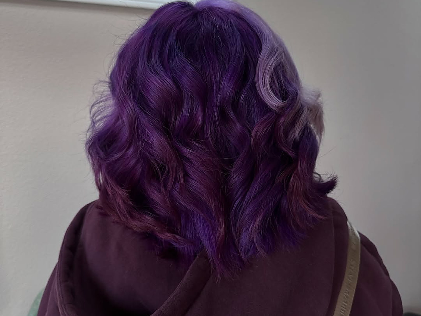 A violet bob, waved and glossed